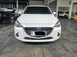 Mazda 2 R SkyActive AT ( Matic ) 2017 Putih Km Low 66rban Plat Tangerang