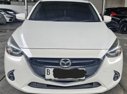 Mazda 2 R Skyactive A/T ( Matic ) 2017 Putih Km 66rban Mulus Siap Pakai Good Condition