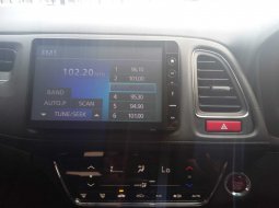 Honda HR-V E 2018 SUV  - Mobil Murah Kredit 5