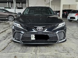 Toyota Camry V 2.5 AT ( Matic ) 2023 Hitam Km Low 8rban  Good Condition Siap Pakai