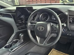 Toyota Camry 2.5 V A/T ( Matic ) 2023 Hitam Km Cuma 8rban Mulus Siap Pakai Gress Like New 2