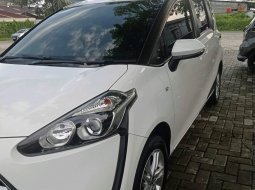 Toyota Sienta G CVT 2017 Putih 2