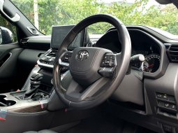 KM 7rb! Toyota Land Cruiser LC300 VXR 300 TSS Diesel At Pakai 2023 Nik 2022 Hitam 17