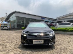 Toyota Camry 2.5 V 2017 Hitam 2