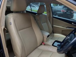 Toyota Camry 2.5 V 2017 Hitam 8