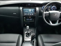 Toyota Fortuner New  4x2 2.8 A/T DSL GR Sport hitam km 16rban cash kredit proses bisa dibantu 11