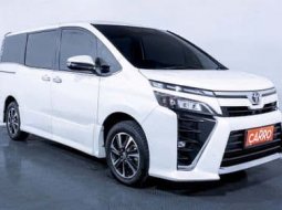 Toyota Voxy 2.0 A/T 2018