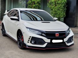 Honda Civic Type R 6 Speed M/T 2017 putih km26rb cash kredit proses bisa dibantu