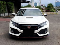 Honda Civic Type R 6 Speed M/T 2017 putih km26rb cash kredit proses bisa dibantu 2