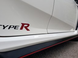 Honda Civic Type R 6 Speed M/T 2017 putih km26rb cash kredit proses bisa dibantu 5