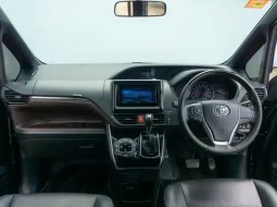 Toyota Voxy 2.0 A/T 8