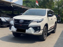 Toyota Fortuner 2.4 TRD AT