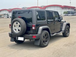 Jeep Wrangler Sport Unlimited 2011 Hitam 4