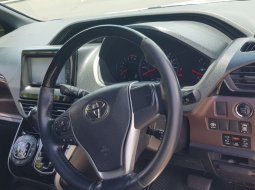 Toyota Voxy 2.0 A/T Tahun 2018 Kondisi Mulus Terawat Istimewa 2