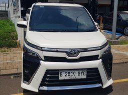 Toyota Voxy 2.0 A/T Tahun 2018 Kondisi Mulus Terawat Istimewa 5