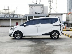 Toyota Sienta V 2018 Putih 4