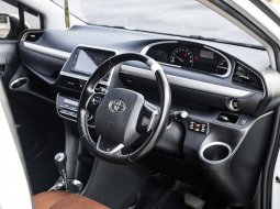 Toyota Sienta V 2018 Putih 11