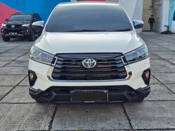 Toyota Venturer 2.4 A/T DSL 2022 Putih km 19 ribu