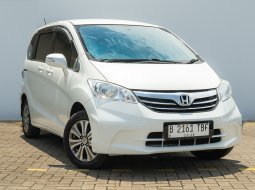 Honda Freed E 2013 Putih - Garansi 1 tahun - TDP 10 JT