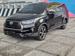 Toyota Venturer 2.4 A/T DSL 2022 Hitam 3