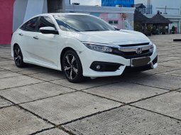 Honda Civic ES 2018 Putih sedan