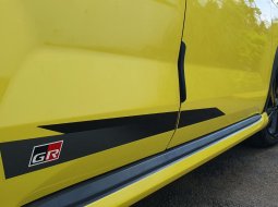Toyota Raize 1.0T GR Sport CVT (Two Tone) 2022 kuning matic km 13 ribuan cash kredit proses bisa 8