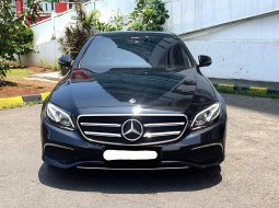 Mercedes-Benz E-Class E 300 SportStyle Avantgarde Line 2019 hitam cash kredit proses bisa