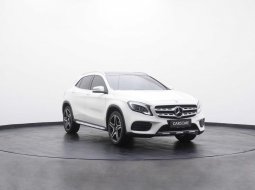 Mercedes-Benz GLA 200 2018 Putih  - Beli Mobil Bekas Murah  - Promo DP & Angsuran Murah 3