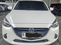 Mazda 2 R Skyactive A/T ( Matic ) 2017 Putih Km 66rban Mulus Siap Pakai