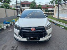 Toyota Venturer 2.0 Q A/T 2018 Putih