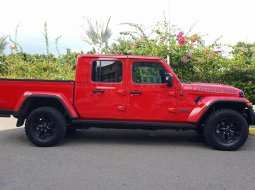 Jeep Gladiator 2020 double cabin km 7 ribuan merah cash kredit proses bisa dibantu 5