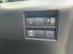 Toyota Kijang Innova Zenix V AT Matic Bensin 2022 Putih 11
