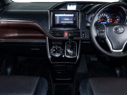 Toyota Voxy 2.0 A/T 2017 3