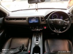  TDP (12JT) Honda HRV E SE 1.5 AT 2018 Hitam  5