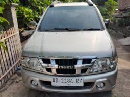 Isuzu Panther LS 2010 Putih gading