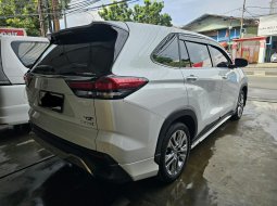 Toyota Innova Zenix Q TSS Modellista 2.0 AT ( Matic ) 2022 / 2023 Putih Km 9rban AN PT Siap pakai 2