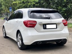 Mercedes-Benz A-Class A 200 2013 Putih 5