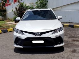 Toyota Camry 2.5 V 2022 putih km 18rban pajak panjang cash kredit proses bisa dibantu