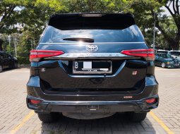Toyota Fortuner New 4x2 2.4 GR Sport AT Matic 2021 Hitam 16