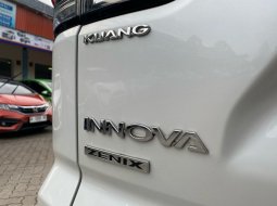 Toyota Kijang Innova Zenix V Bensin AT 2022 7