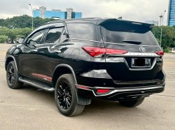 Toyota Fortuner VRZ 2019 Hitam Jual cepat siap pakai…. 4