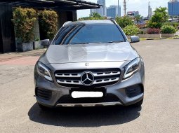 Mercedes-Benz GLA 200 Gasoline 2017 amg line sunroof abu cash kredit proses bisa dibantu