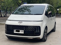 Jual Mobil Hyundai Staria Signature 9 2022 MPV Siap pakai… 2