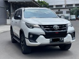 Jual cepat mobil Toyota Fortuner 2.4 VRZ AT 2019 Putih