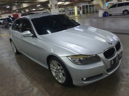 BMW 3 Series 320i e90 lci matic 2012 low km