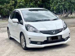 Promo Jual mobil Honda Jazz RS 2014 Putih siap pakai...