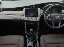 Toyota Kijang Innova G M/T Diesel 2023 hitam km 15ribuan tangan pertama cash kredit proses bisa 8