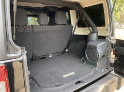 Jeep Wrangler Sport Unlimited 2011 Hitam 10