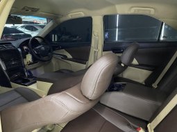 Toyota Camry V 2015 Hitam 7