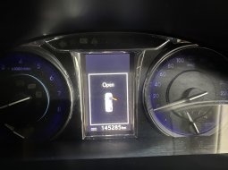 Toyota Camry V 2015 Hitam 9